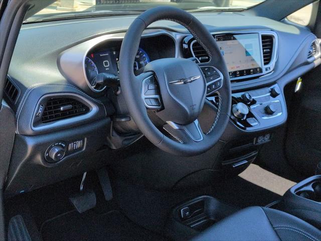 new 2025 Chrysler Pacifica car, priced at $43,317