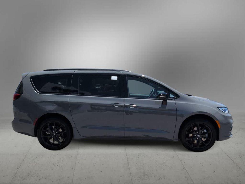 new 2025 Chrysler Pacifica car, priced at $53,086