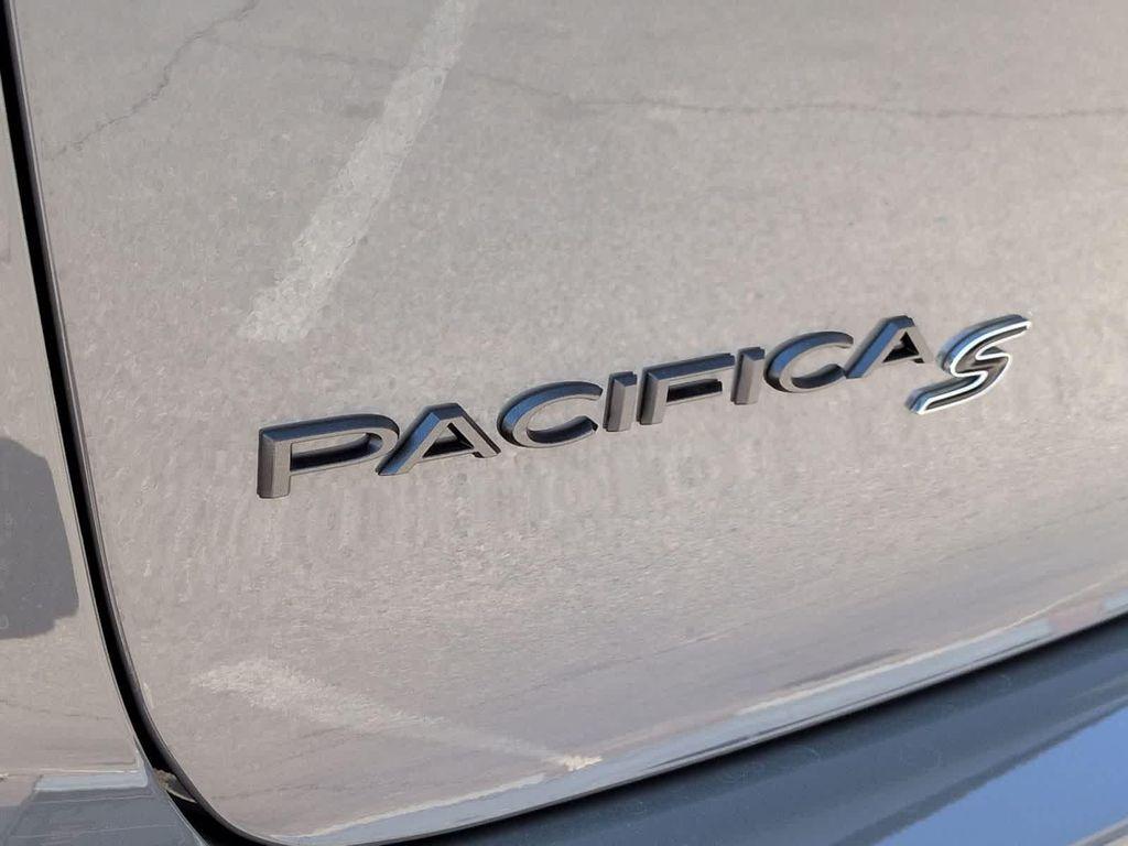 new 2025 Chrysler Pacifica car, priced at $53,086