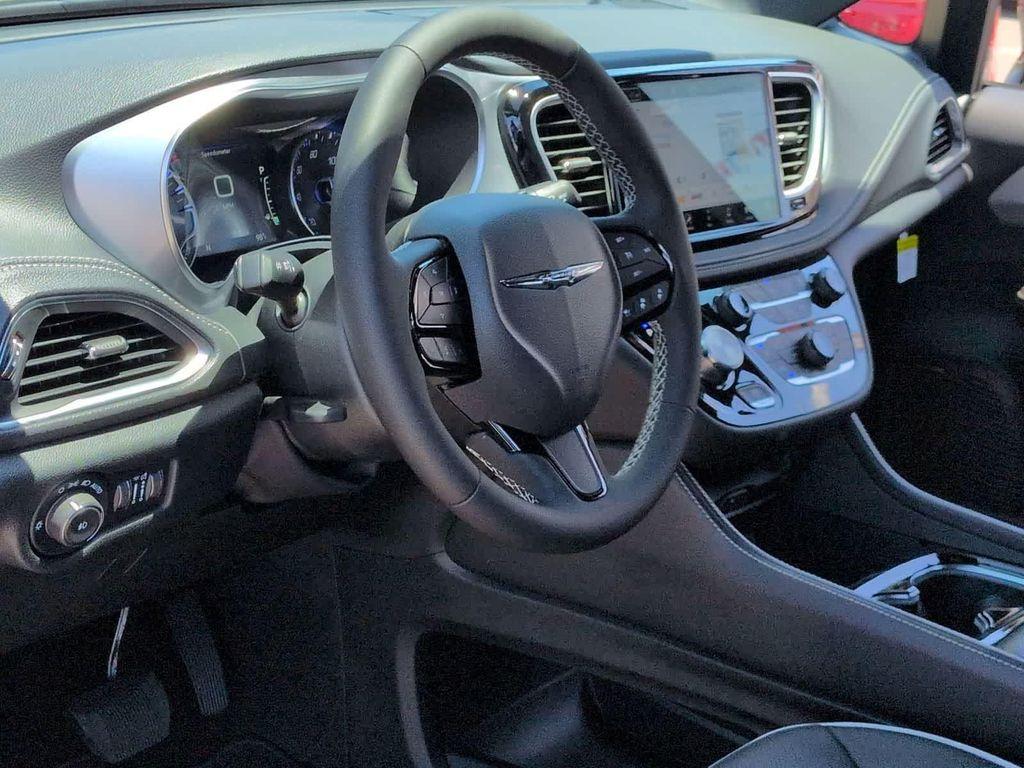 new 2025 Chrysler Pacifica car, priced at $53,086
