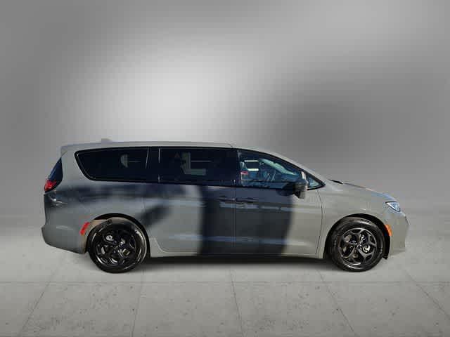 used 2022 Chrysler Pacifica Hybrid car, priced at $28,500