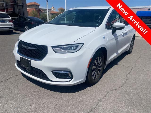 used 2023 Chrysler Pacifica Hybrid car, priced at $25,000