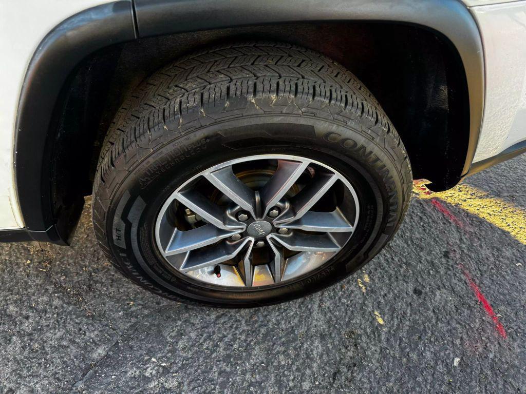 used 2017 Jeep Grand Cherokee car, priced at $15,500