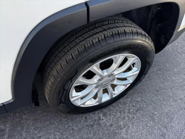 used 2019 Jeep Cherokee car, priced at $11,000