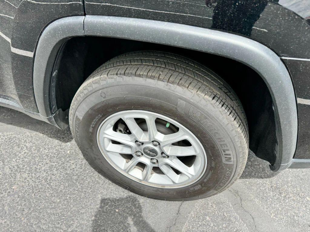 used 2020 Jeep Grand Cherokee car, priced at $15,500