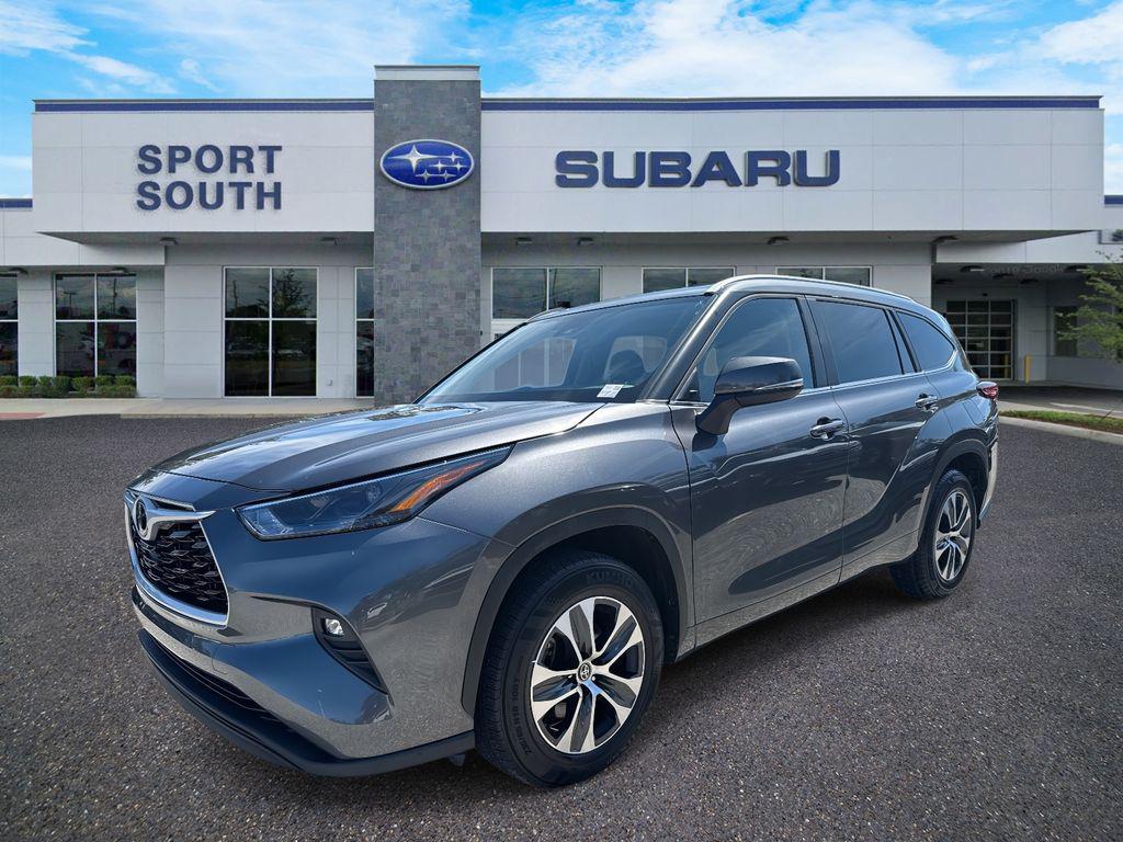 used 2023 Toyota Highlander car, priced at $29,966