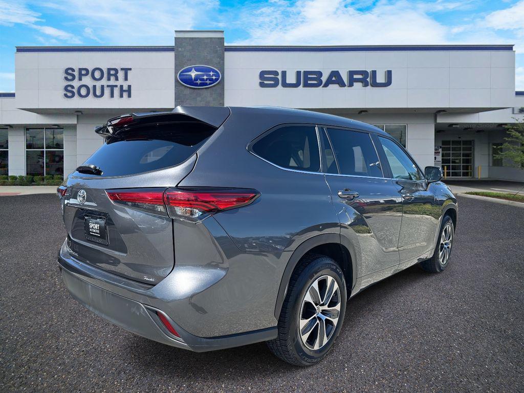 used 2023 Toyota Highlander car, priced at $29,966