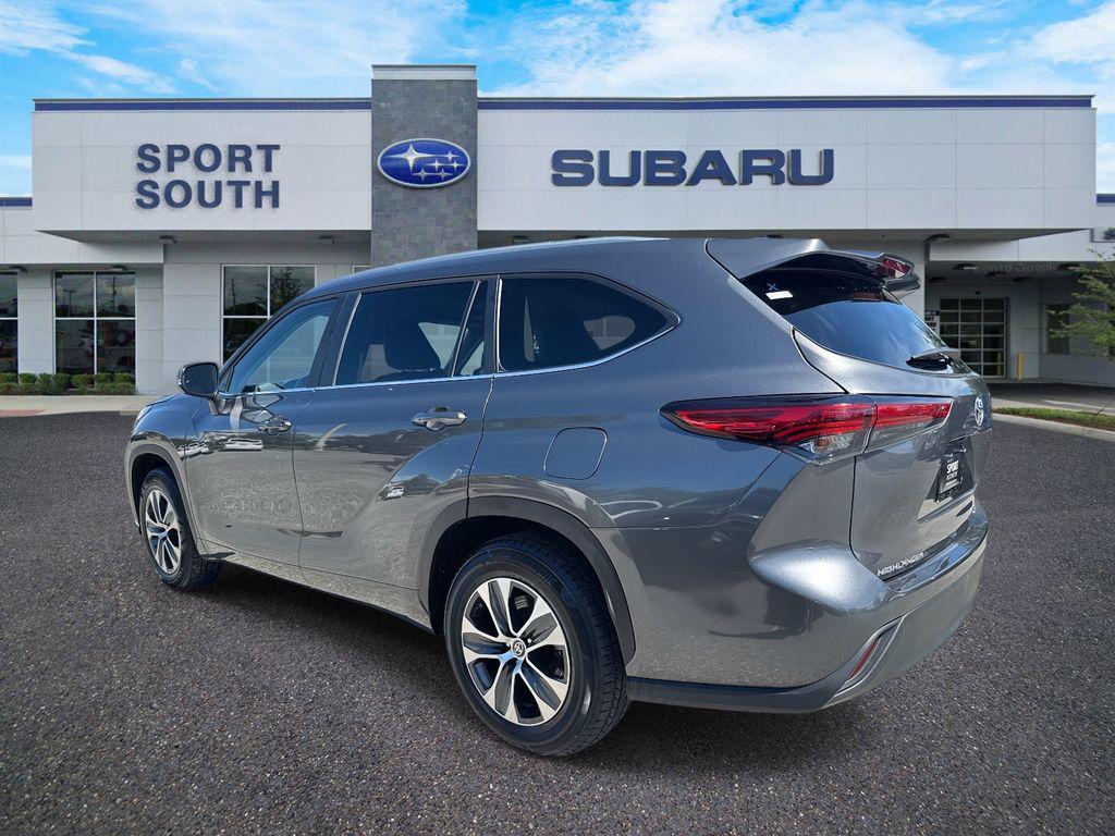 used 2023 Toyota Highlander car, priced at $29,966