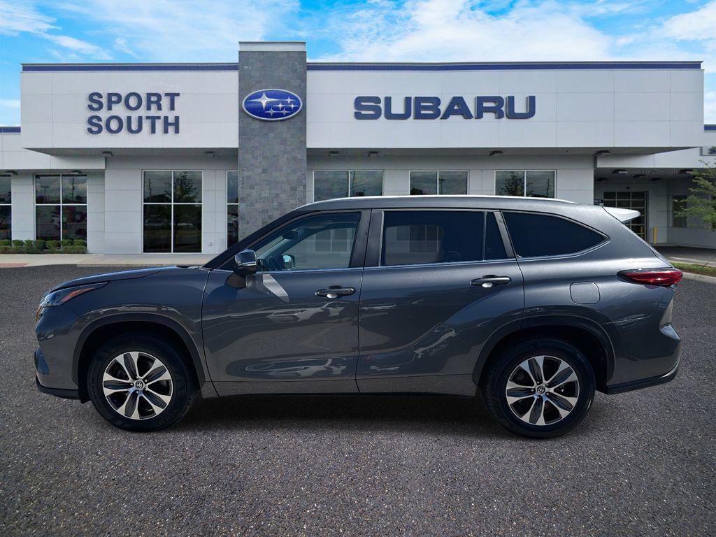 used 2023 Toyota Highlander car, priced at $29,966
