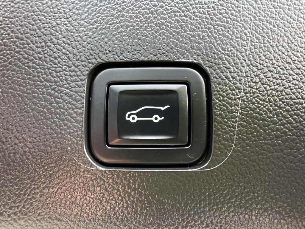 used 2022 Chevrolet Traverse car, priced at $29,995