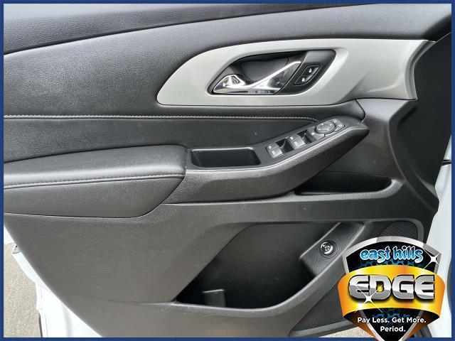 used 2022 Chevrolet Traverse car, priced at $27,495