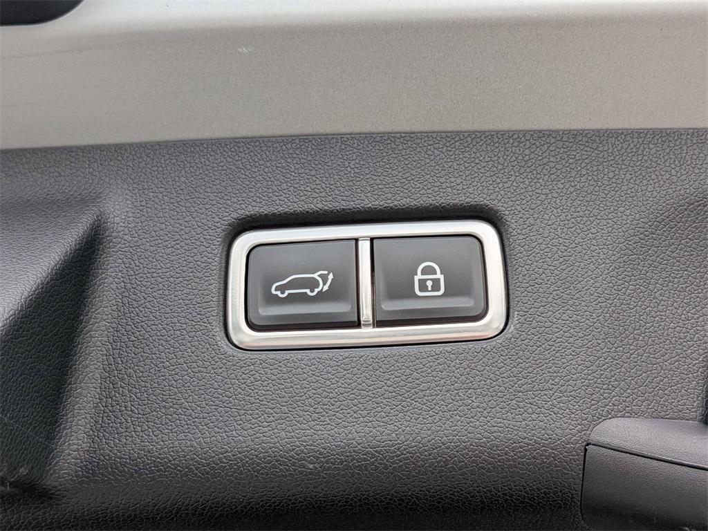 used 2023 Kia Sorento car, priced at $33,998