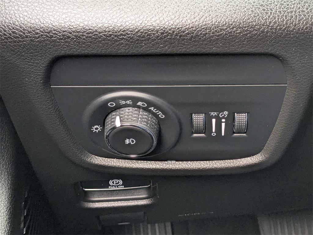 used 2022 Jeep Grand Cherokee car, priced at $38,998