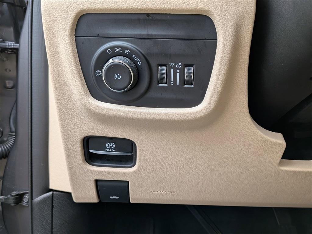 used 2022 Jeep Grand Cherokee car, priced at $33,498