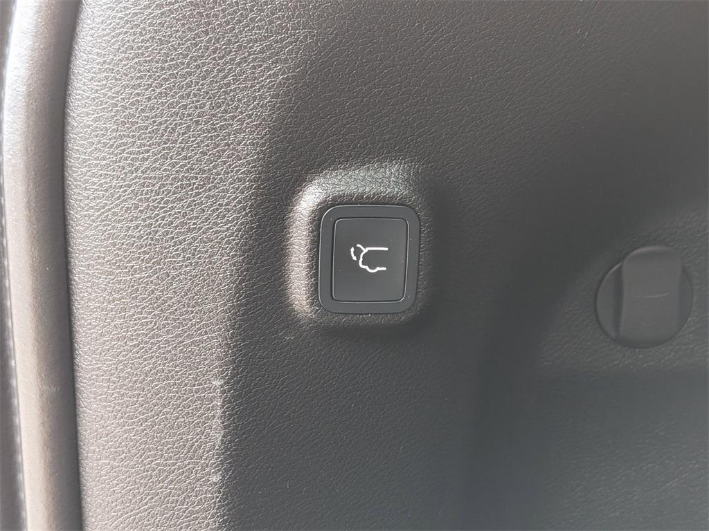 used 2022 Jeep Cherokee car, priced at $29,998