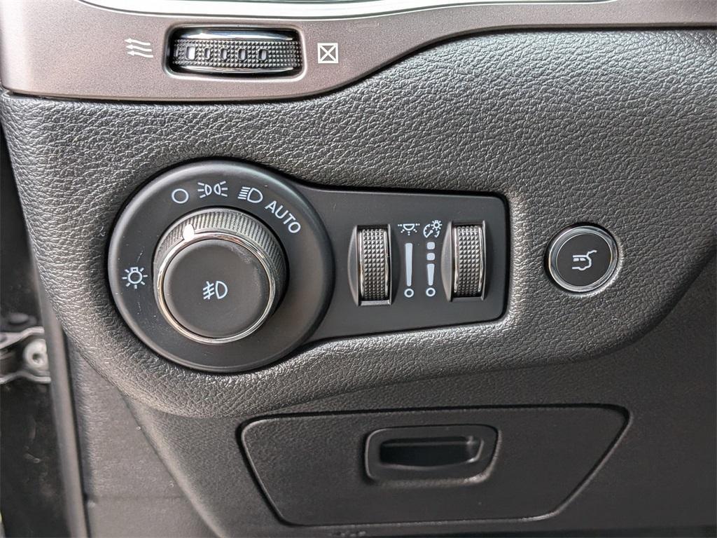 used 2022 Jeep Cherokee car, priced at $29,998