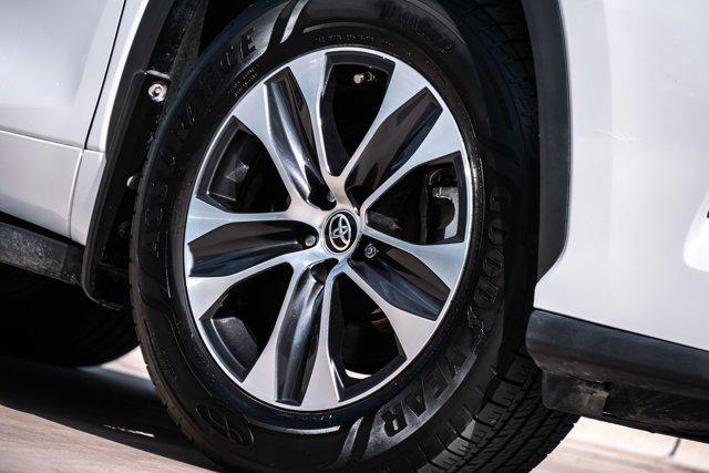 used 2022 Toyota Highlander car, priced at $37,987