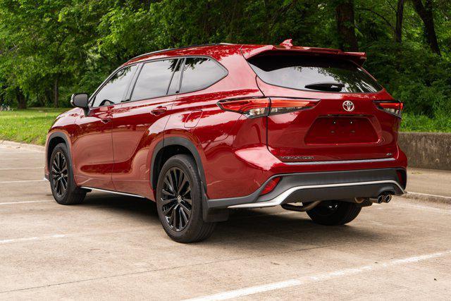 used 2023 Toyota Highlander car, priced at $41,987