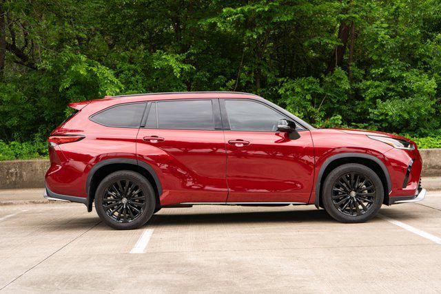 used 2023 Toyota Highlander car, priced at $41,987