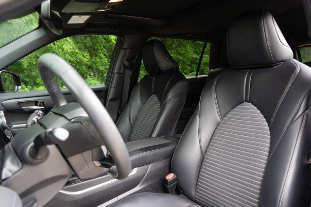 used 2023 Toyota Highlander car, priced at $41,987