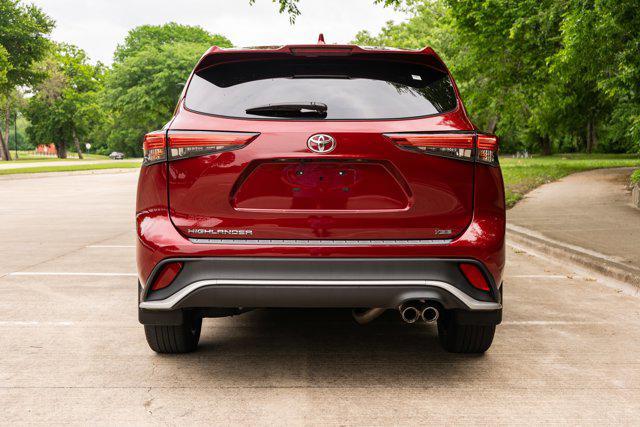 used 2023 Toyota Highlander car, priced at $41,987