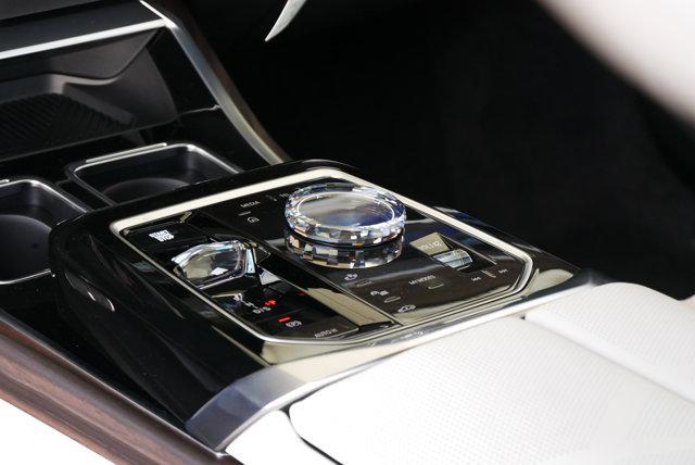new 2025 BMW 760 car, priced at $135,075