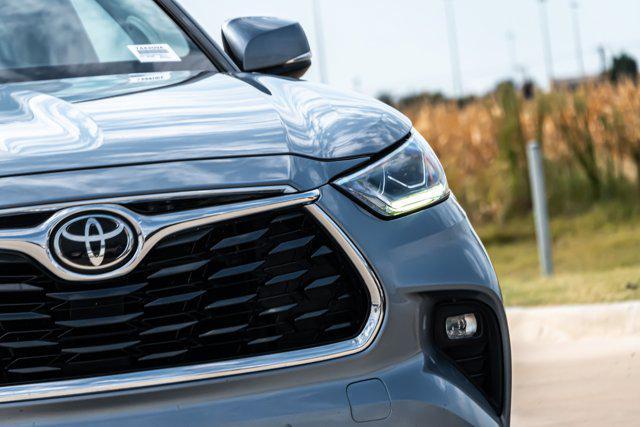 used 2020 Toyota Highlander car, priced at $27,987