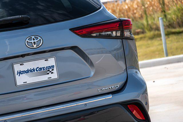 used 2020 Toyota Highlander car, priced at $27,987