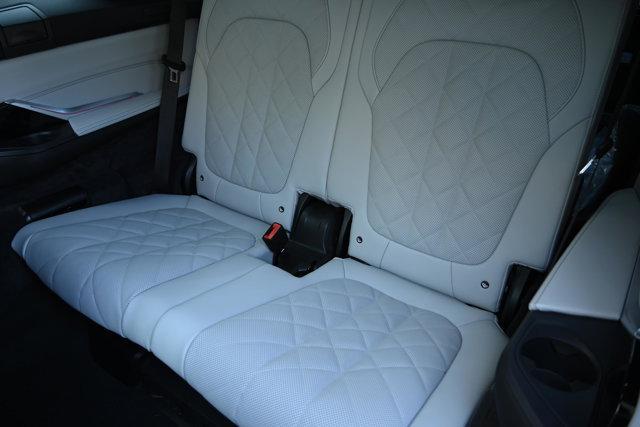 new 2026 BMW X7 car, priced at $102,275