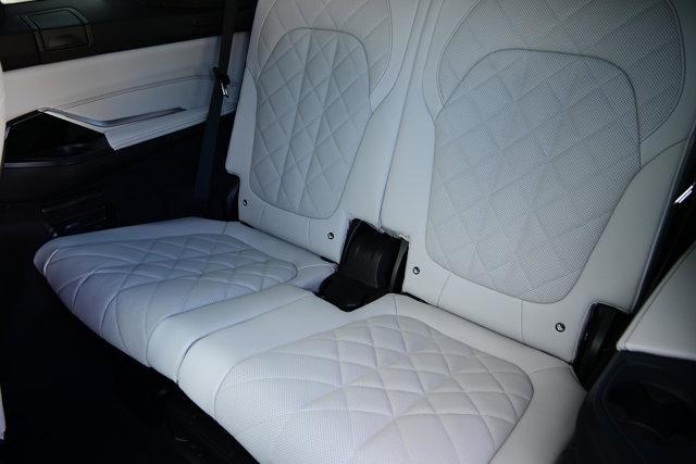 new 2025 BMW X7 car, priced at $95,475