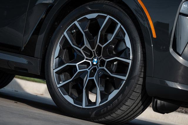 new 2026 BMW X7 car, priced at $124,925