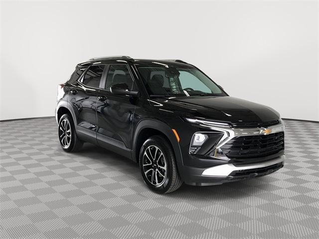 new 2025 Chevrolet TrailBlazer car, priced at $28,573