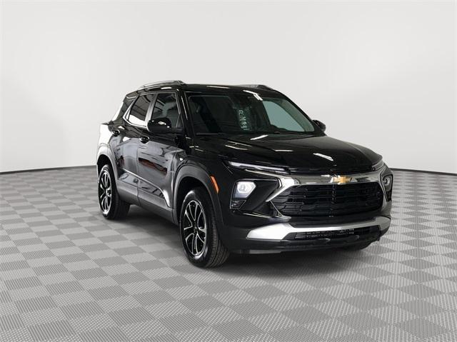 new 2025 Chevrolet TrailBlazer car, priced at $28,573