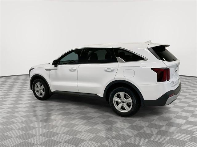 used 2025 Kia Sorento car, priced at $32,046