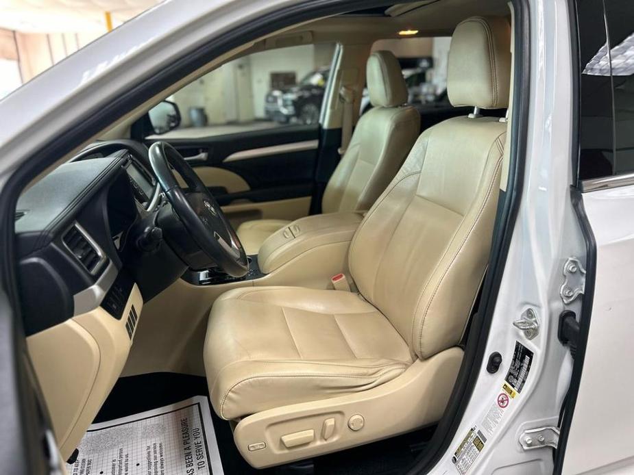 used 2019 Toyota Highlander Hybrid car, priced at $28,997