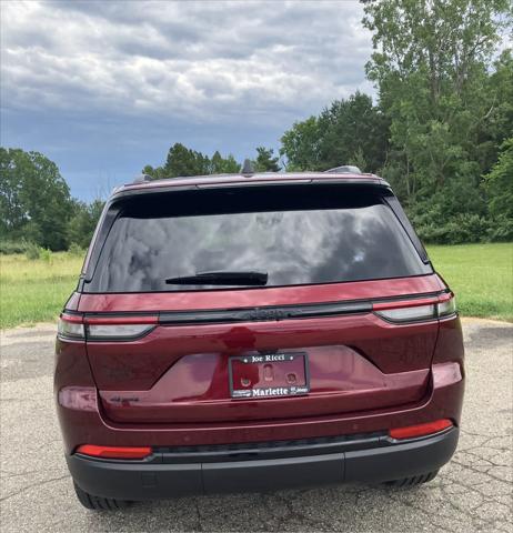 new 2024 Jeep Grand Cherokee car, priced at $45,452