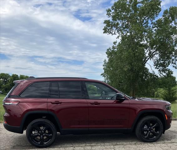 new 2024 Jeep Grand Cherokee car, priced at $45,452