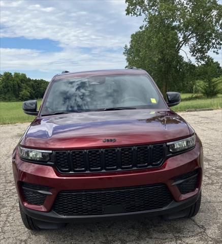 new 2024 Jeep Grand Cherokee car, priced at $45,452