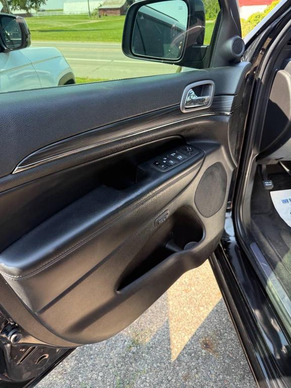 used 2022 Jeep Grand Cherokee car, priced at $28,495