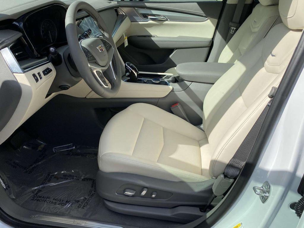 new 2025 Cadillac XT5 car, priced at $55,790