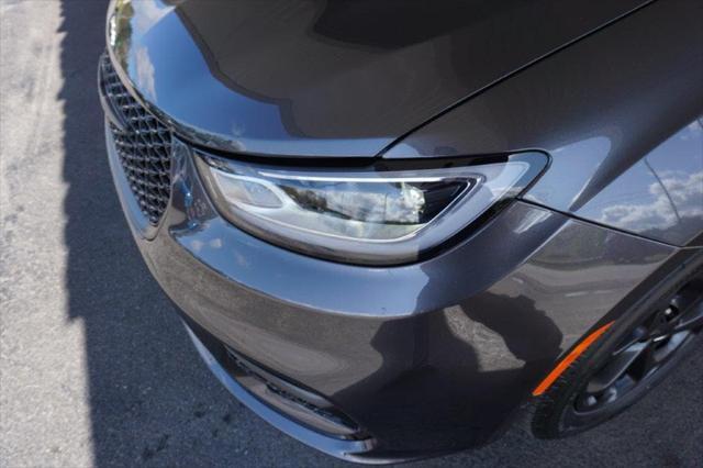 new 2023 Chrysler Pacifica Hybrid car, priced at $48,130