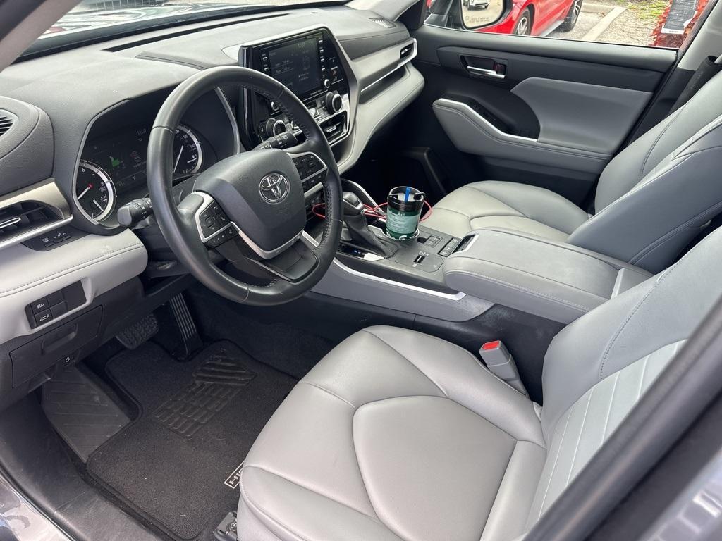 used 2022 Toyota Highlander car, priced at $35,888