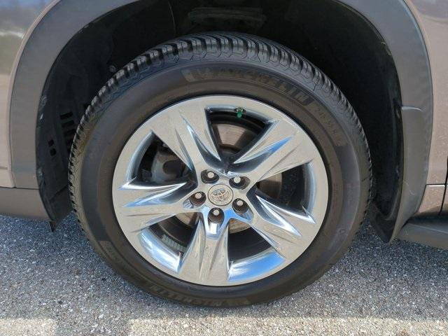 used 2015 Toyota Highlander car, priced at $17,800