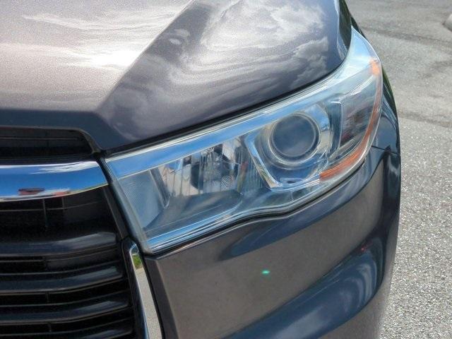 used 2015 Toyota Highlander car, priced at $17,800