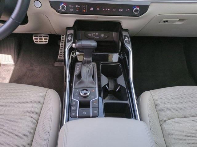 used 2025 Kia Sorento car, priced at $38,800