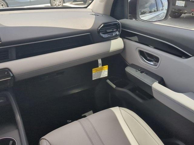 new 2025 Honda Pilot car, priced at $48,950