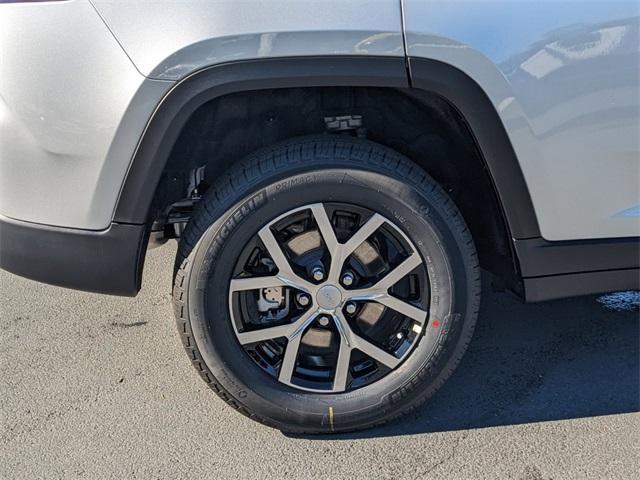 new 2025 Jeep Grand Cherokee car, priced at $43,795