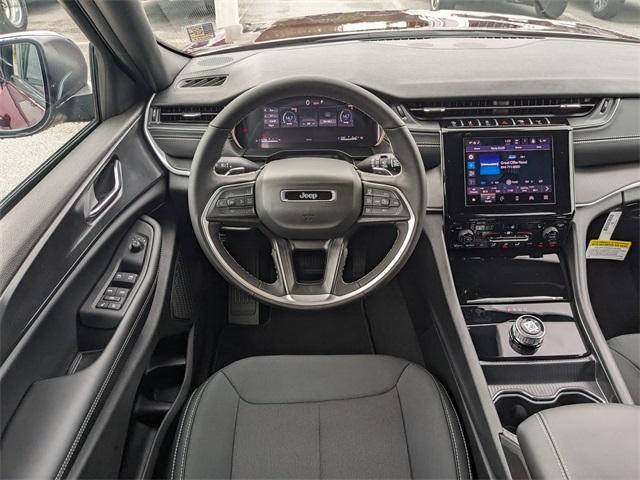 new 2025 Jeep Grand Cherokee car, priced at $42,170