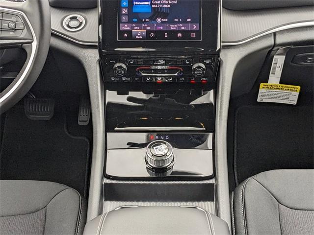 new 2025 Jeep Grand Cherokee car, priced at $42,170