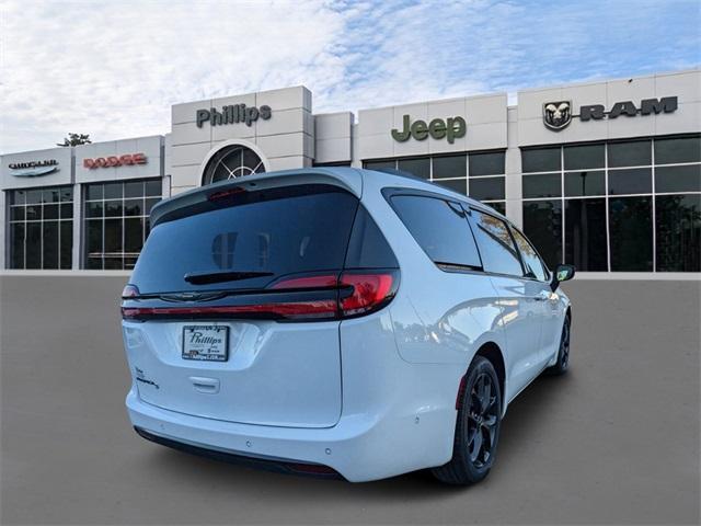 new 2024 Chrysler Pacifica car, priced at $47,740